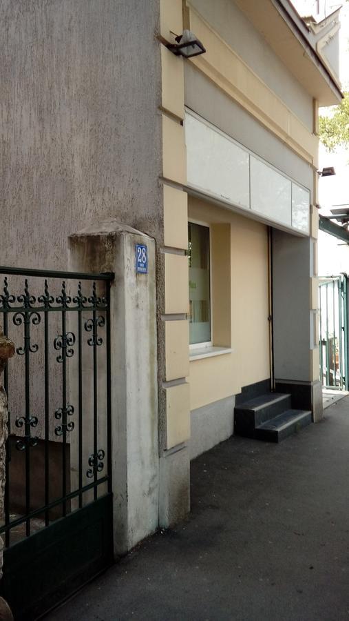 Apartman Rustik Belgrad Exteriör bild